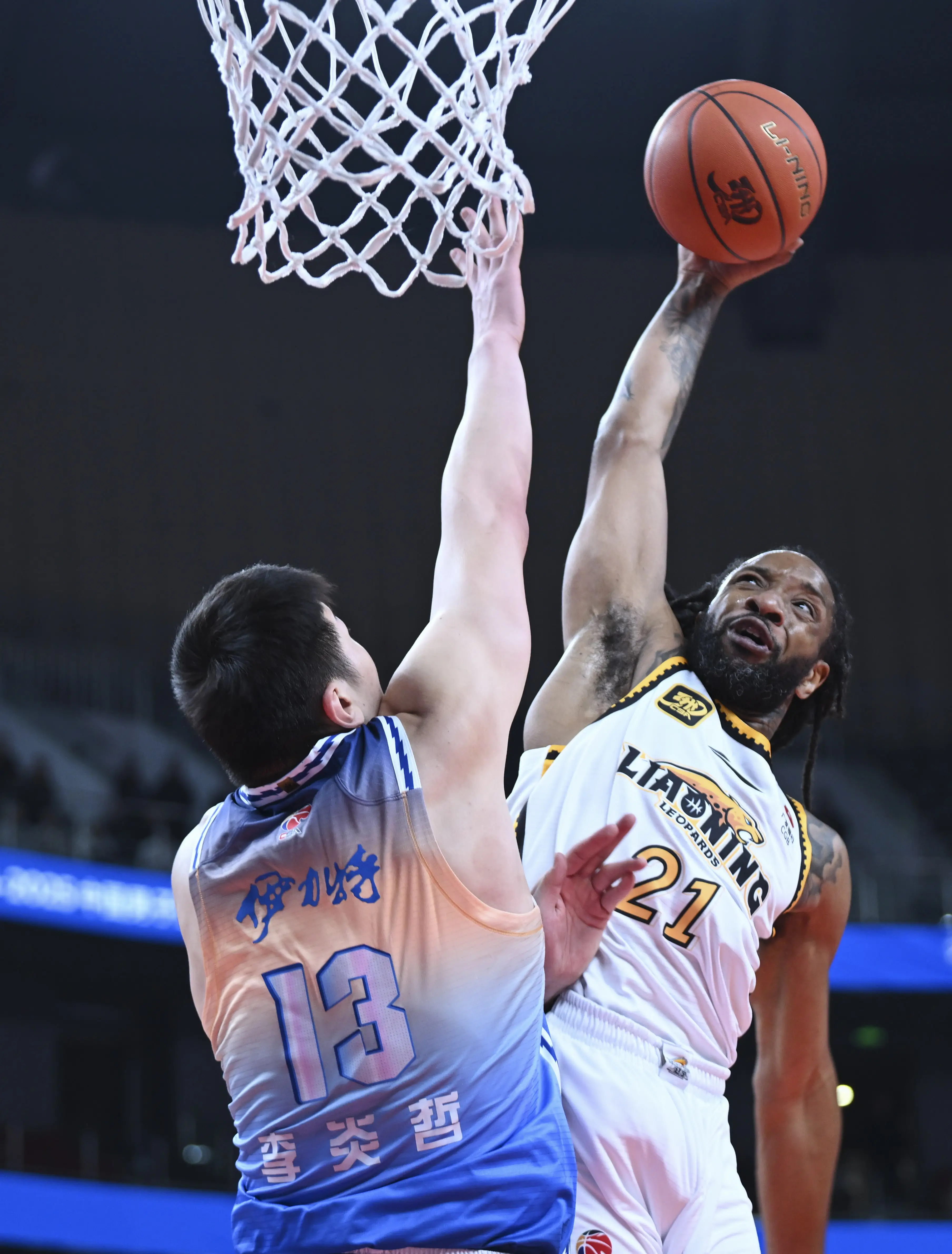 菲尼克斯太阳冲刺阶段绝杀压哨,志在CBA季后赛名次提升,更衣室稳定,控场能力受关注的简单介绍 菲尼克斯太阳冲刺阶段绝杀压哨,志在CBA季后赛名次提升,更衣室稳定,控场能力受关注的简单介绍