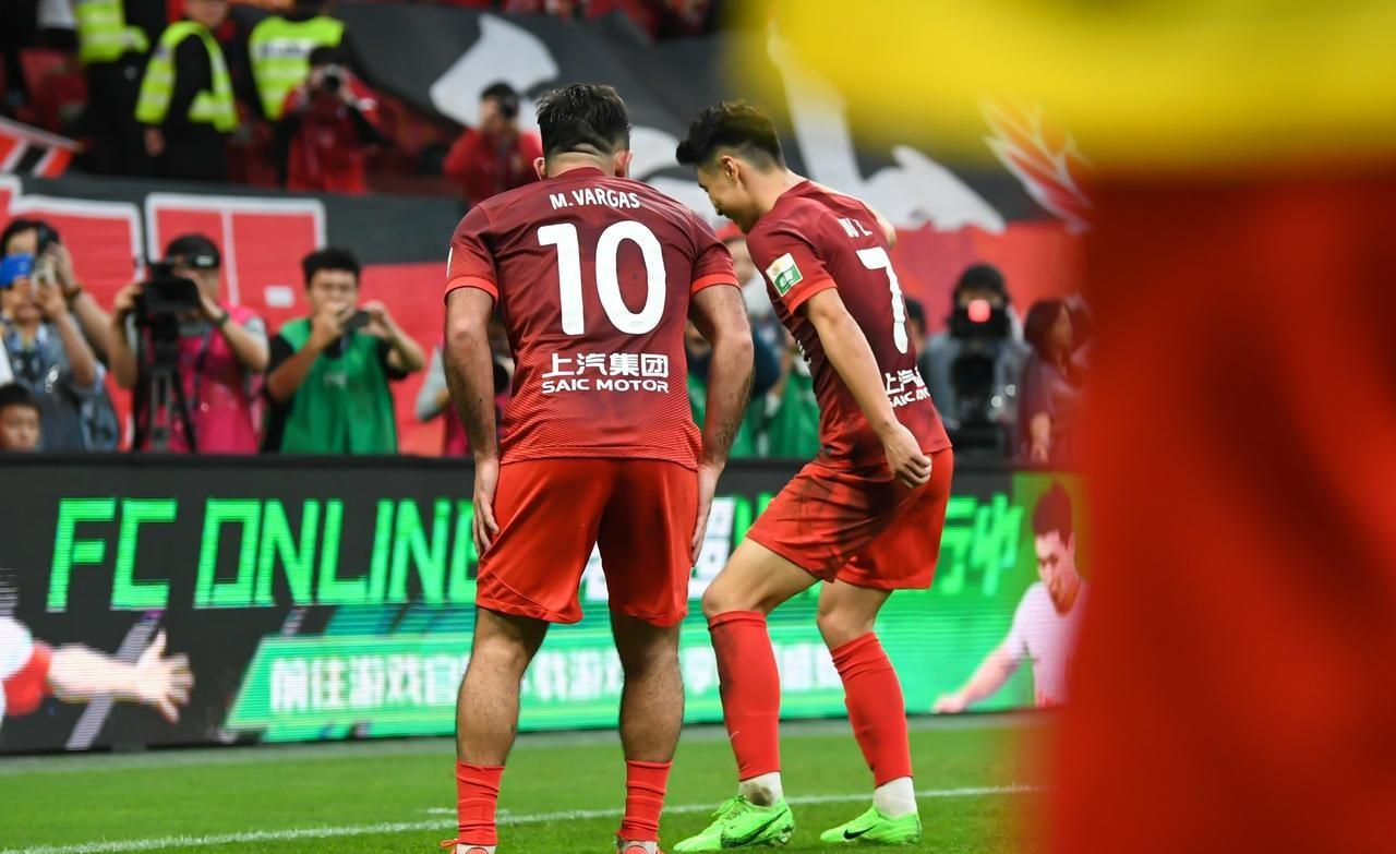 包含葡超今晨再迎强敌，上海海港豪取连胜，主帅态度：压力陡增，轮换策略成焦点的词条