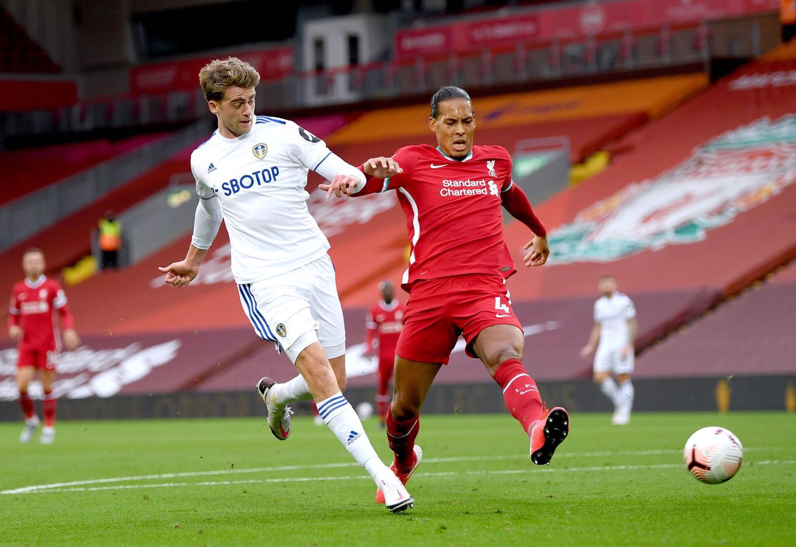 加时末段突围战来临；芝加哥公牛围绕英超防线松动；压力陡增；轮换策略成焦点的简单介绍